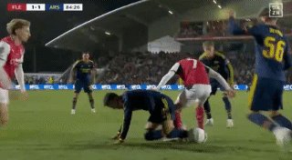 D2B4E9C8F6BE8B4F6B21B72EE37C8DD7.gif
